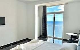 Redi'S Seaview Apartments